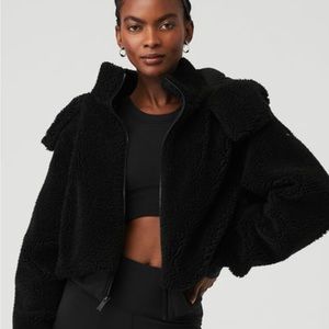 Alo yoga Sherpa jacket. New. Unworn. Size medium. No tags